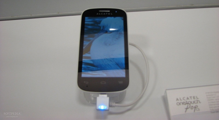 http://i1-news.softpedia-static.com/images/news-700/IFA-2013-Alcatel-One-Touch-Pop-C3-Hands-on.jpg?1378565777