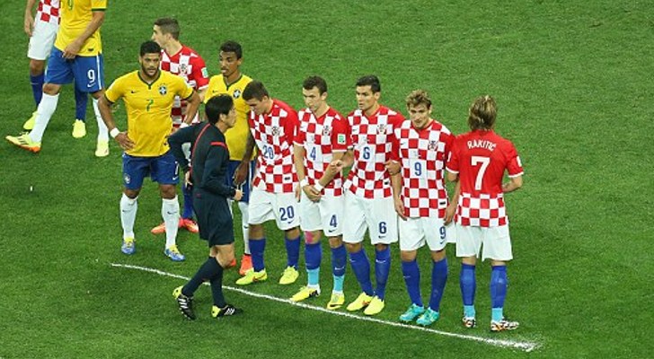 http://i1-news.softpedia-static.com/images/news-700/Vanishing-Spray-Used-at-the-2014-FIFA-World-Cup-to-Prevent-Cheating.jpg