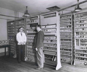  - 1949-EDSAC-Computer-to-Be-Rebuilt-at-Bletchley-Park-in-the-UK-2