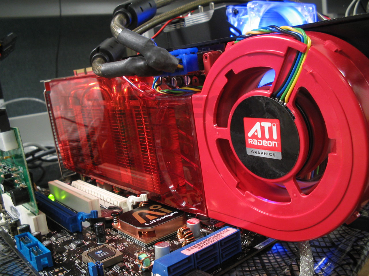 ATI-Radeon-HD-2900-XTX-Doesn-t-Rise-to-Expectations-2.jpg