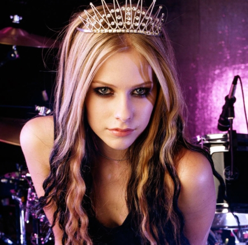 avril lavigne new cd. message 38: by Sara (new)