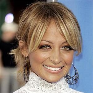 Celebrity Hairstyle on Richie And Her Soft  Messy Looking Hairstyle   Celebrity Hairstyles