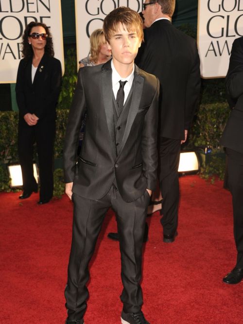 Golden Globes 2011: Justin Bieber hits red carpet with new haircut