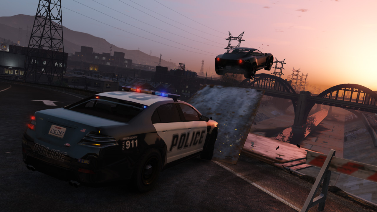 Grand-Theft-Auto-5-Gets-Fresh-Screenshots-Showing-Explosions-Cars-Trucks-Bikes-381737-8.jpg