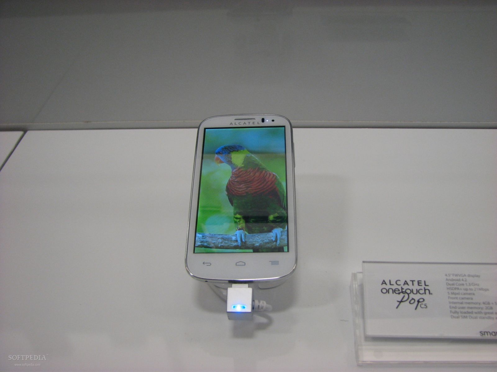 http://i1-news.softpedia-static.com/images/news2/IFA-2013-Alcatel-One-Touch-Pop-C5-Hands-on-381207-2.jpg?1378567168
