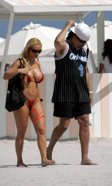 ice t and coco at the beach. Ice-T Takes Coco Out for a