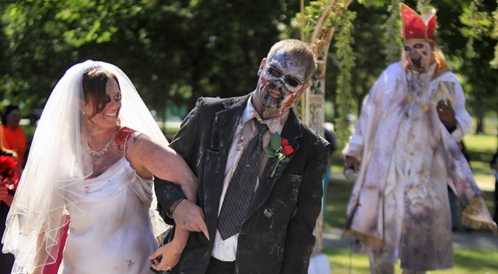 Indiana-Couple-Have-Zombie-Wedding-38329