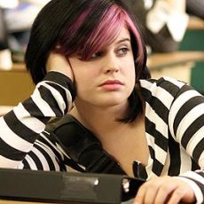 Kelly-Osbourne-Will-Live-in-a-Brothel-2.