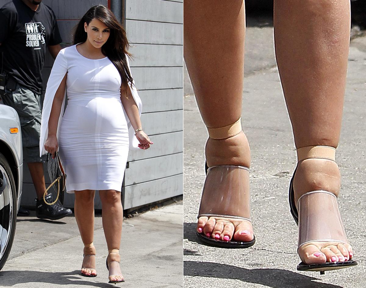 a   shoes outfit that The made laughing pregnancy and pregnant  the Kardashian for Kim shoes