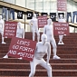 Levi's Mannequins Drop Their Clothes, Take to the Street