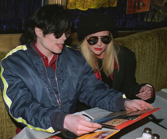Lisa-Marie-Presley-Was-Very-Evil-Little-Princess-to-Michael-Jackson-2.jpg