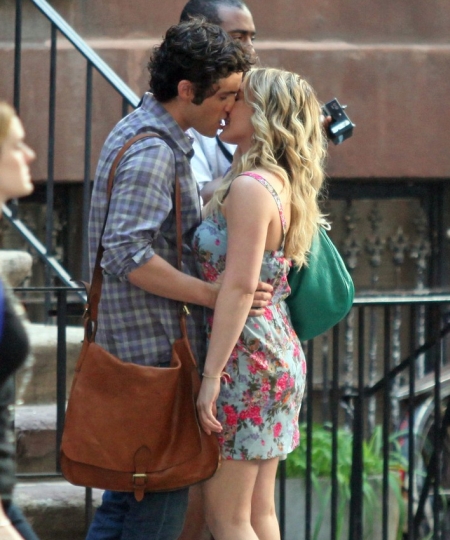 Image comment Penn Badgley and Hillary Duff sharing a kiss in front of the