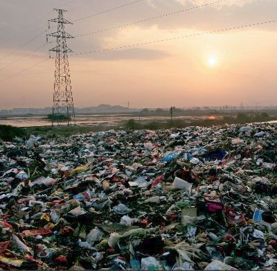 Electronic Waste Disposal on Recycling Gone Bad  Where Does Our High Tech Waste Go    Softpedia