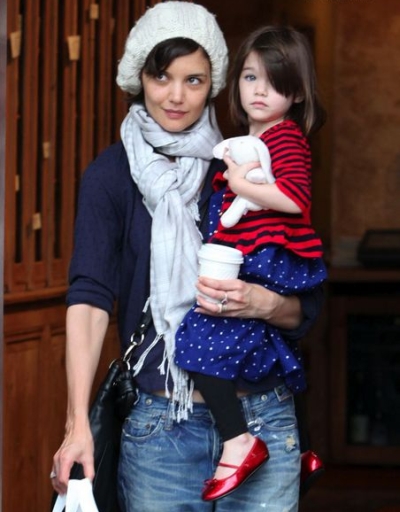 Image comment Suri Cruise and mother Katie Holmes seen here after a 