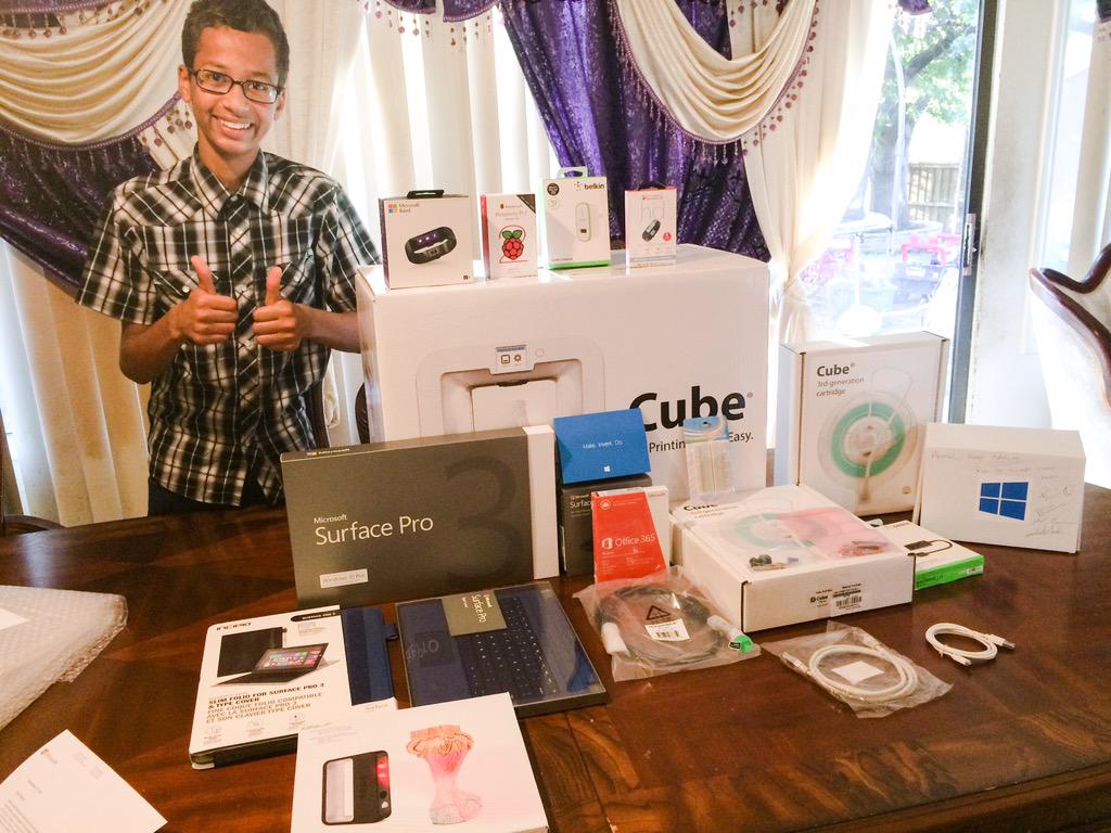 ahmed-mohamed-receives-free-surface-band