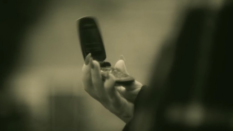 adele uses a flip phone in the video for hello and the internet still ...