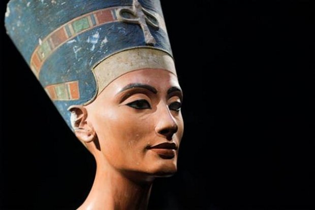 Программные магнитные серьги от Елены Руденко. Tutankhamun-s-burial-chamber-might-hide-queen-nefertiti-s-remains-489048-2